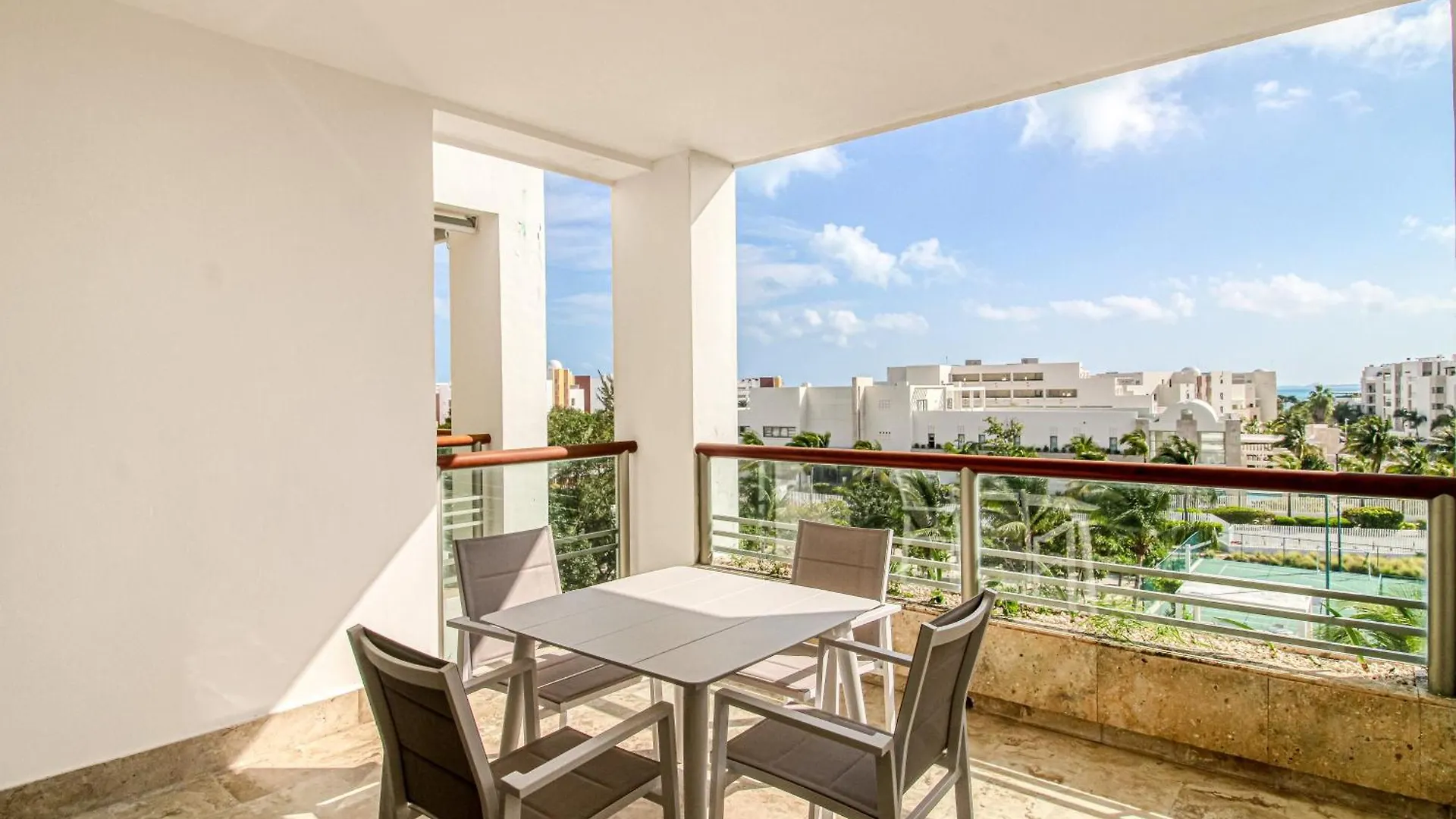 La Amada Ph03M Estudio Torre E Канкун